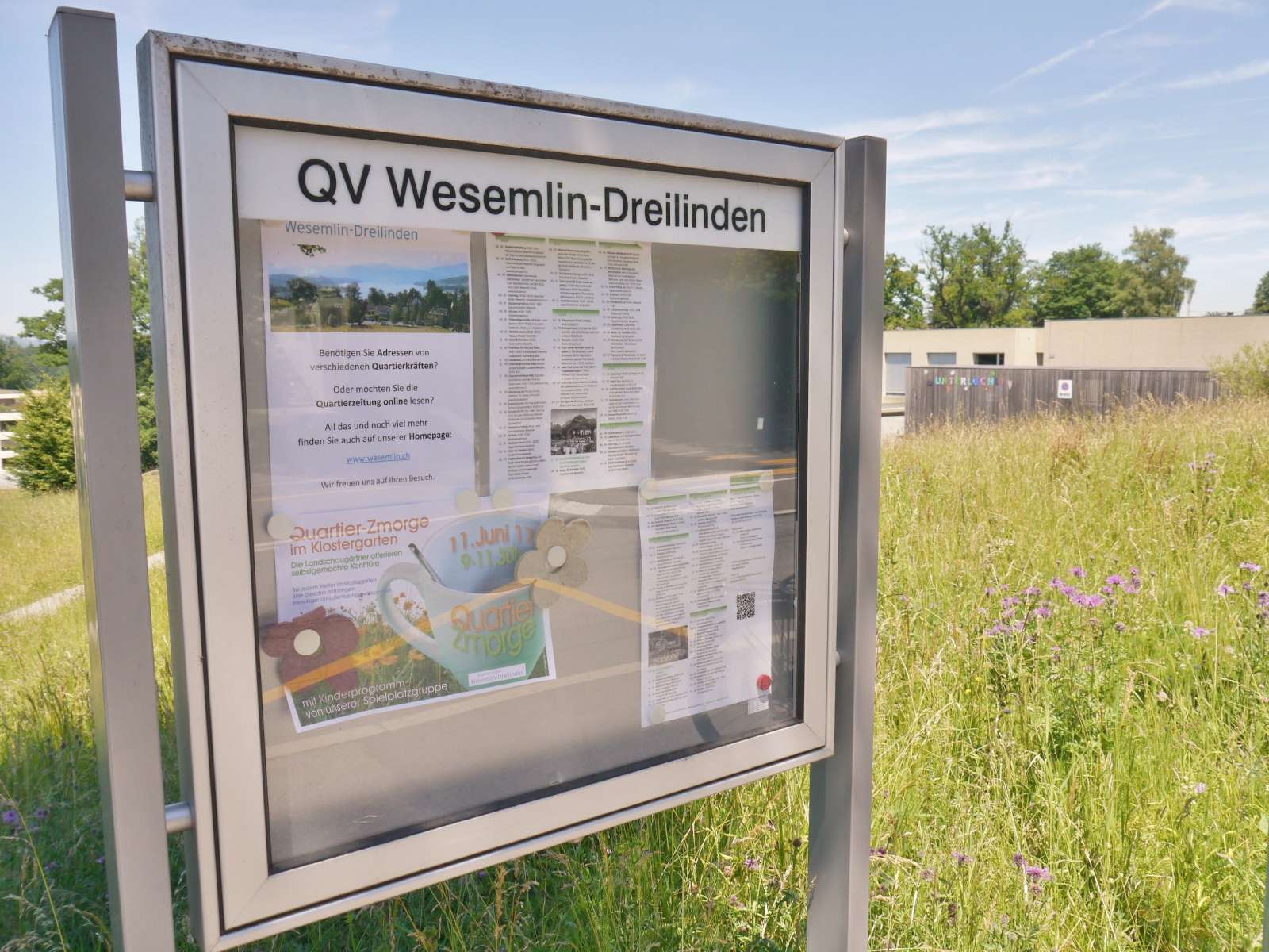 Veranstaltungsflyer auf den Plakatständern