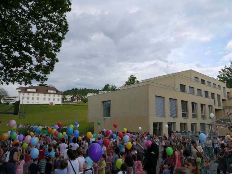 Das Schulhaus Unterlöchli: Hier soll der Pumptrack gebaut werden. (Archiv-Bild)